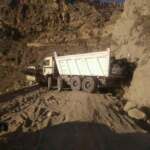 محافظ تعز يوجه بإيقاف سحب معدات مشروع طريق خدمي في الشمايتين