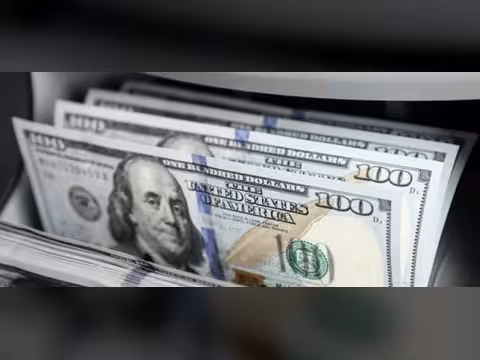 واشنطن توقف شحنات الدولار للعراق وتربطها بوقف تهريب العملة إلى إيران