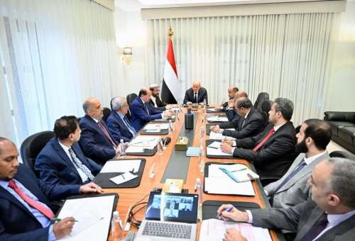 المجلس الرئاسي يوجه بتوريد الإيرادات للحساب العام للحكومة .