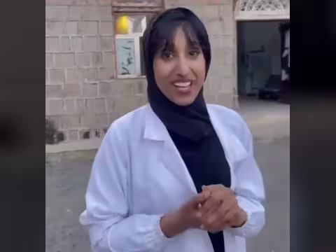 انتقادات وتنمر يلاحقان طبيبة في إب بعد كشفها معاناة مركز صحي