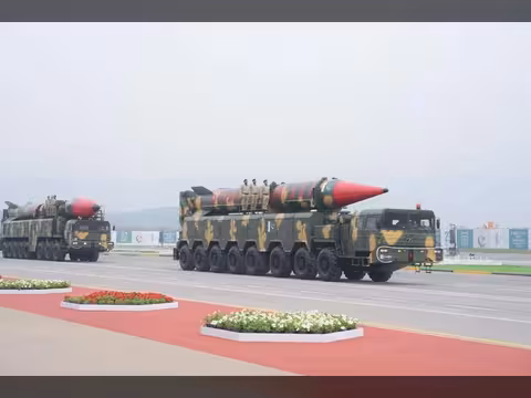 مصر والسعودية وتركيا تستخدم النووي الباكستاني".. تحذير إسرائيلي من تحالف جديد بالمنطقة