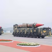 مصر والسعودية وتركيا تستخدم النووي الباكستاني".. تحذير إسرائيلي من تحالف جديد بالمنطقة