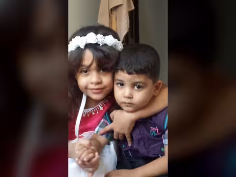 محكمة في الحديدة تصدر حكمًا مخففًا في قضية تعذيب أودت بحياة الطفلة رهف وإصابة شقيقها