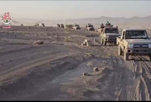 قوات العمالقة تنفذ مناورة قتالية بالذخيرة الحية في محافظة شبوة