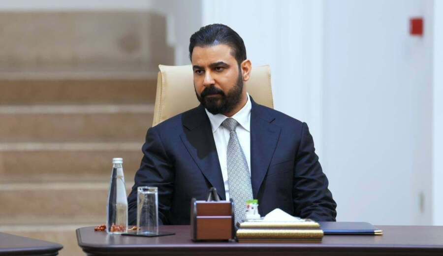 الرئيس العراقي يكلّف علي الزيدي بتشكيل الحكومة في محاولة لإنهاء الأزمة السياسية