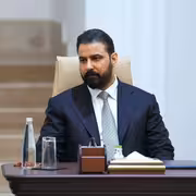 الرئيس العراقي يكلّف علي الزيدي بتشكيل الحكومة في محاولة لإنهاء الأزمة السياسية