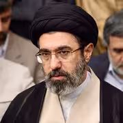 مجتبي خامنئي"  ايران ستؤمن منطقة الخليج من خلال إدارتها لمضيق هرمز"