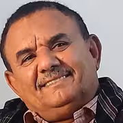 الكاتب الحميدي ينتقد آلية القرارات العسكرية ويرى فيها تهديداً لكيان الدولة.