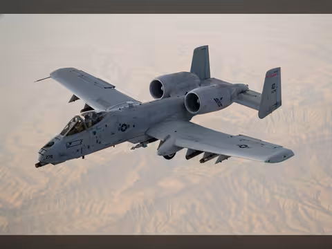 الخيارات المتاحة للطيار عند إسقاط مقاتلته: الاختباء والبحث عن الماء