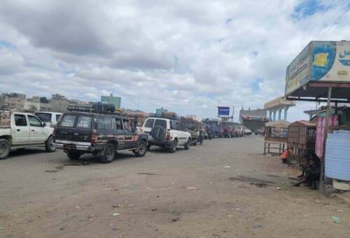 محافظ لحج يتجه لمعالجة أزمة الغاز بعد ارتفاع أسعاره وتنامي السوق السوداء