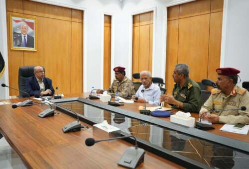 الخنبشي يؤكد خلال اجتماع اللجنة الأمنية أولوية حماية المدنيين ورفض استهداف العسكريين