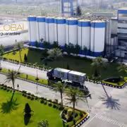 موظفون يمنيون في شركات هائل سعيد يشكون التمييز في الرواتب وسوء المعاملة مقارنة بالأجانب