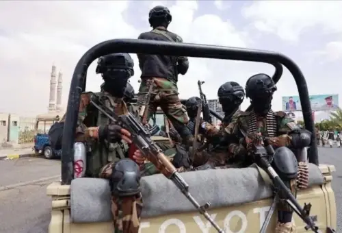 الحكومة اليمنية تتهم الحوثيين باستهداف كبار التجار والبيوت التجارية في مناطق سيطرتها