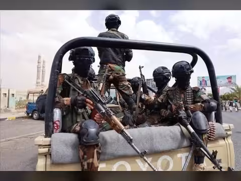 الحكومة اليمنية تتهم الحوثيين باستهداف كبار التجار والبيوت التجارية في مناطق سيطرتها