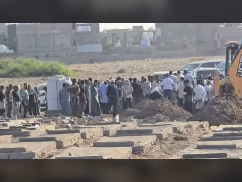 تشييع مدير الصندوق الاجتماعي بعدن وسط تساؤلات بسبب الغياب الرسمي