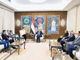 العليمي يبحث مع السفير الأميركي تصعيد الحوثيين والتهديدات البحرية المرتبطة بإيران
