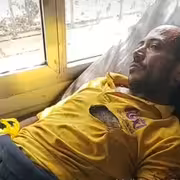 بائع متجول يُحرق جسده احتجاجاً على الجبايات في مدينة التربة بتعز