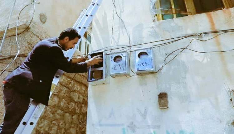 وفاة مهندسين في كهرباء المخاء بصعقة كهربائية أثناء إزالة توصيلات عشوائية