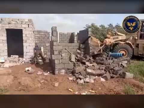 ‏وحدة حماية الأراضي تنفذ حملة إزالة اعتداءات على أراضي الدولة في دار سعد بعدن