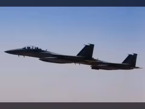 رويترز تكشف عن قيام السعودية بقصف منشأت عسكرية ايرانية