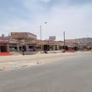 بائعو الحلويات في العند يرفضون خفض الأسعار رغم تراجع سعر الصرف