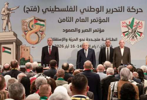 نيويورك تايمز  :" الرئيس الفلسطيني المُسن يدعم صعود ابنه في حركة فتح"