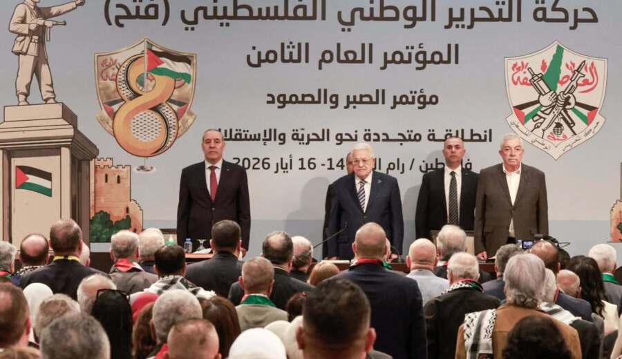 نيويورك تايمز  :" الرئيس الفلسطيني المُسن يدعم صعود ابنه في حركة فتح"