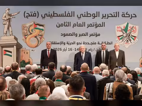 نيويورك تايمز  :" الرئيس الفلسطيني المُسن يدعم صعود ابنه في حركة فتح"