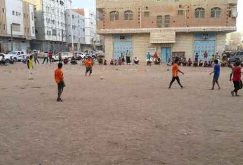 سكان حي في المنصورة بعدن يطالبون بوقف البسط على متنفس أبناء عماير الجيش