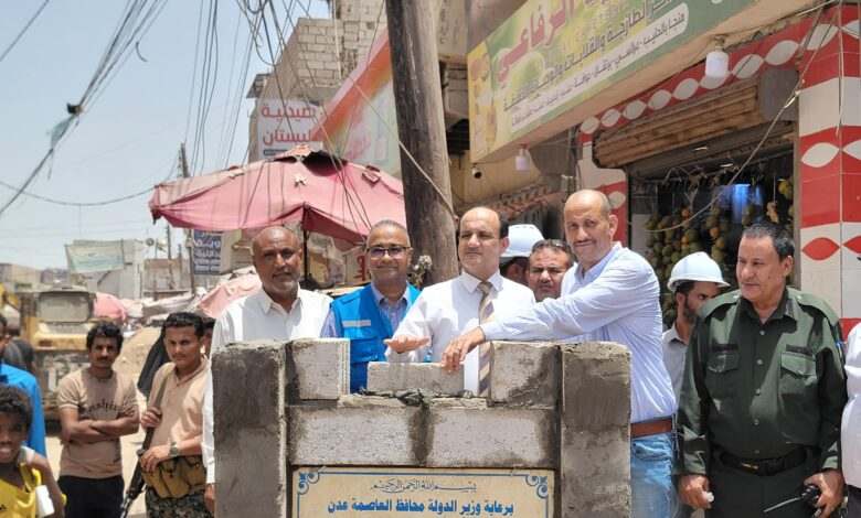 تدشين مشروع لتأهيل شبكة الصرف الصحي وتصريف مياه الأمطار في البساتين بتمويل أممي
