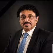 وفاة البروفيسور عبدالحكيم شايف تعيد الجدل حول مخاطر العمل الأثري .