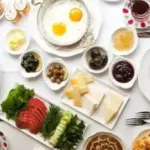 مع التقدم في العمر يُوصى بزيادة تناول البروتين لتعزيز قدرة الجسم على التعافي