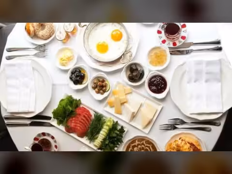 مع التقدم في العمر يُوصى بزيادة تناول البروتين لتعزيز قدرة الجسم على التعافي