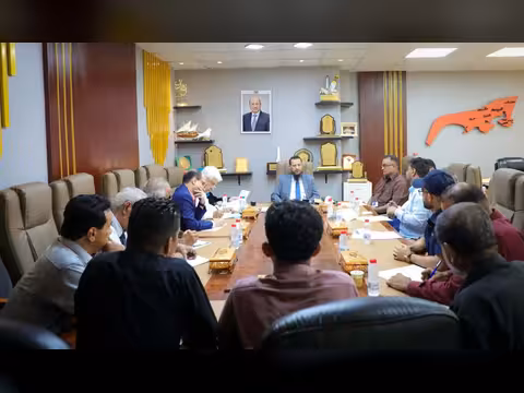 ‏المحافظ شيخ يناقش آليات وإجراءات تطوير عمل مكتب السياحة بالعاصمة عدن