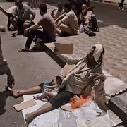 النوم في الشوارع.. كيف تحولت أزمة الكهرباء في عدن إلى احتجاج سياسي ضد السلطة؟