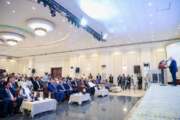 رئيس الحكومة يتعهد بضبط الأوعية الإيرادية ويقر بأن بعض المشكلات لا تعود إلى شح الموارد