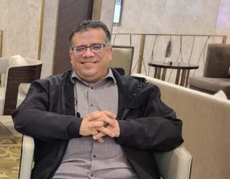 والد طفلين يتهم سفير اليمن في ماليزيا بالتسبب في حرمان طفليه من الدراسة والاختبارات
