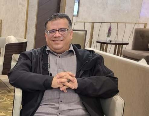 والد طفلين يتهم سفير اليمن في ماليزيا بالتسبب في حرمان طفليه من الدراسة والاختبارات
