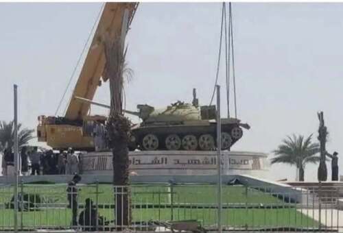 نجل عبد الرب الشدادي يرفض وضع دبابة في دوار والده بمأرب ويطالب العليمي بالتدخل