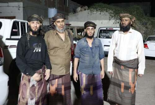 اطلاق اربعة جنود في أبين بعد أن ظلوا اسرى لدى بعض الجماعات لشهور