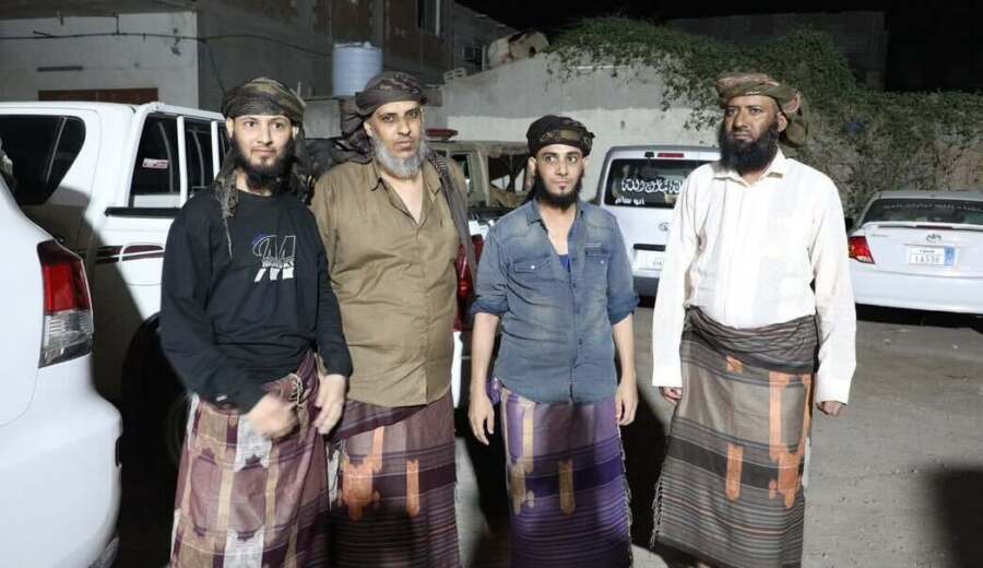 اطلاق اربعة جنود في أبين بعد أن ظلوا اسرى لدى بعض الجماعات لشهور