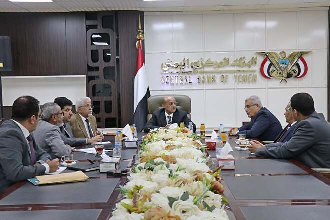 محافظ البنك المركزي يجتمع بإدارة البنك اليمني للإنشاء والتعمير ويعد بدعمه للقيام بمهامه