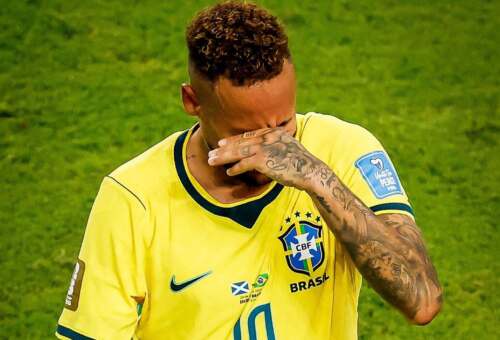 نيمار يذرف الدموع عقب عودته ​للعب مع منتخب البرازيل بعد غياب دام 981 يوم