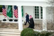 وول ستريت جورنال " الولايات المتحدة تتجه لتقليص وجودها العسكري في السعودية"