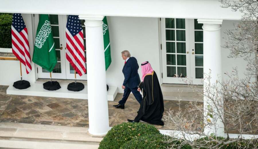 وول ستريت جورنال " الولايات المتحدة تتجه لتقليص وجودها العسكري في السعودية"