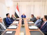 العليمي يتهم الحوثيين بالتصعيد ويؤكد أن الطائرة الإيرانية نقلت خبراء عسكريين.