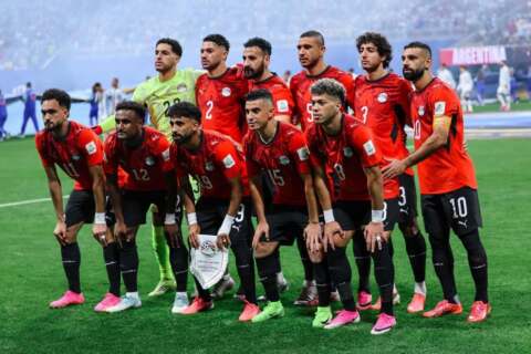 لاعبون دوليون يحتجون على التحكيم في مباراة ‎مصر والأرجنتين