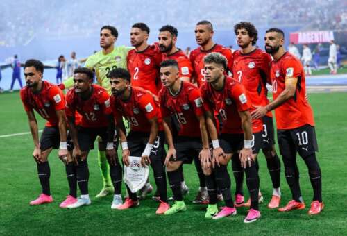 لاعبون دوليون يحتجون على التحكيم في مباراة ‎مصر والأرجنتين