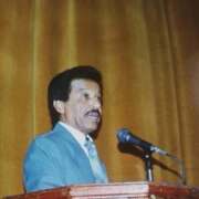 رحيل الشاعر والإعلامي اليمني محمود الحاج بعد مسيرة حافلة في الصحافة والأدب