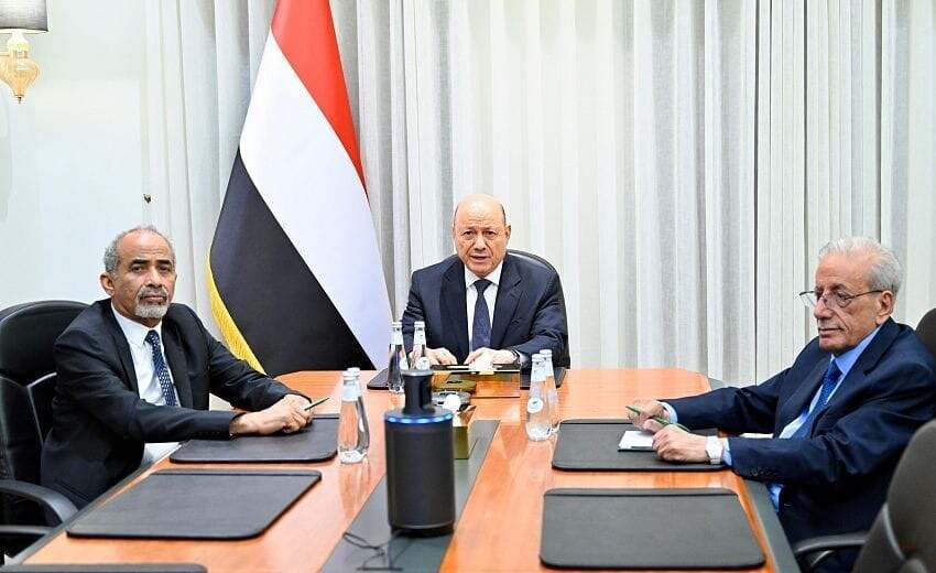 المجلس الرئاسي يتهم الحوثيين برفض عمل"اليمنية"واستبدالها بـ"ماهان" الإيرانية
